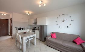 Be Lake Apartment